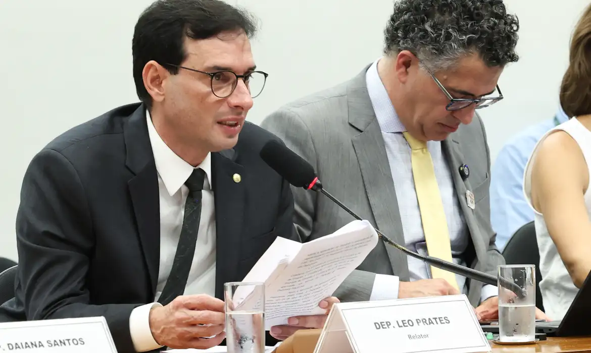 Fim da escala 6×1 avança e prevê folga aos domingos