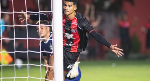 Imagem do post Vitória goleia Coritiba e sobe na tabela