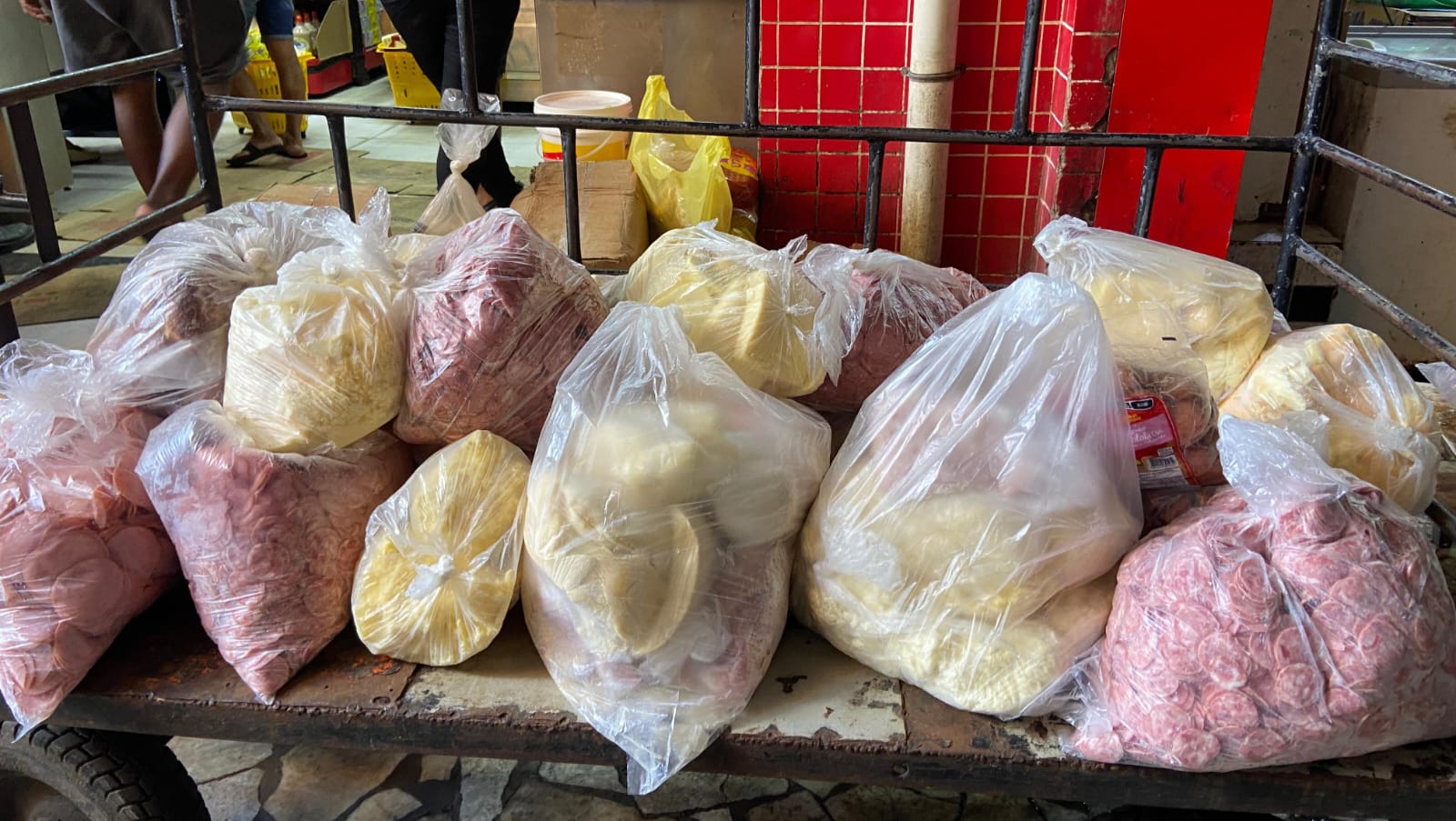 Imagem do post Operação apreende 3 toneladas de alimentos na Feira de São Joaquim