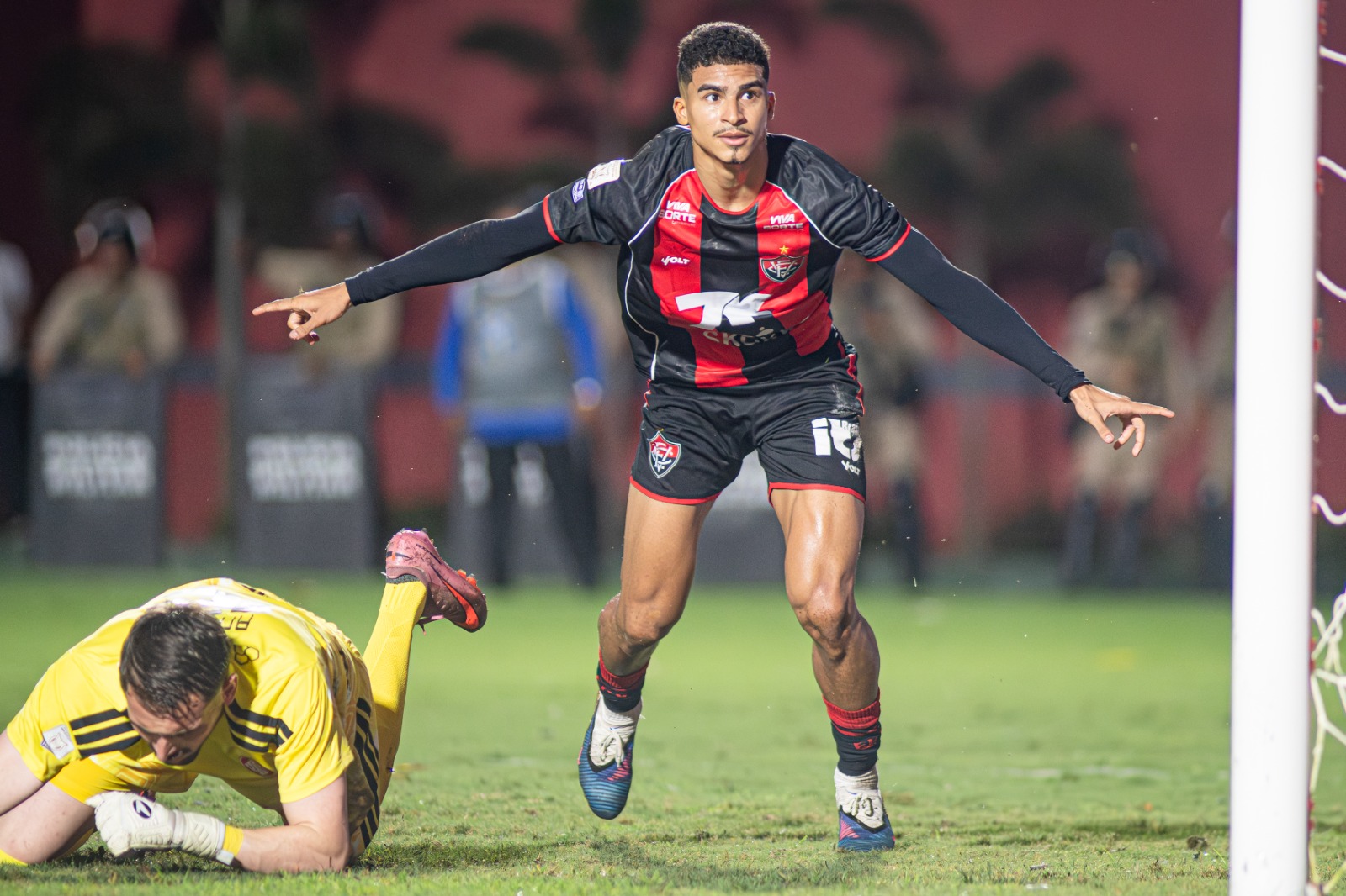 Imagem do post Vitória vence Inter e amplia sequência invicta no Barradão