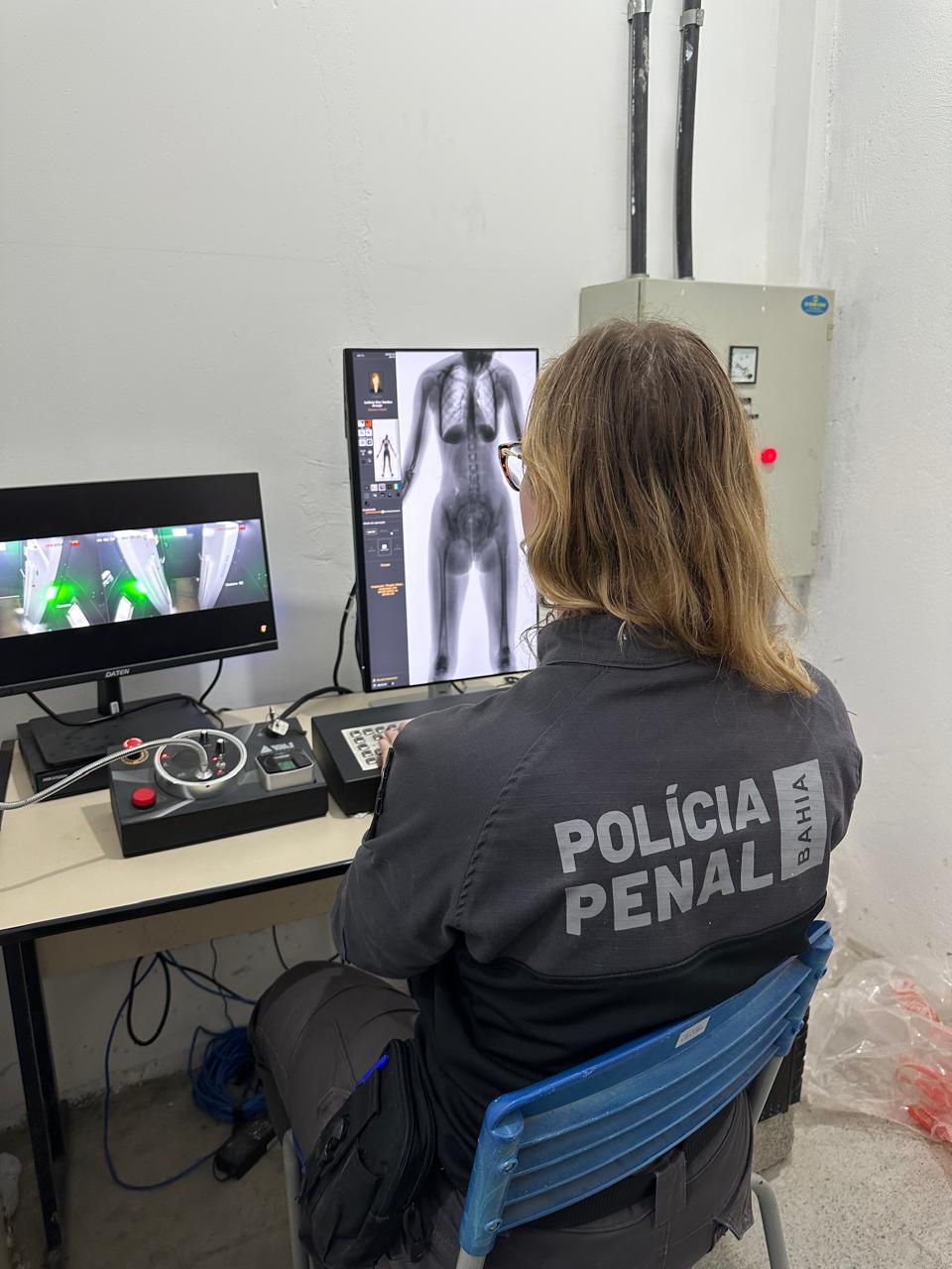 Mulher é presa com droga escondida ao entrar em presídio