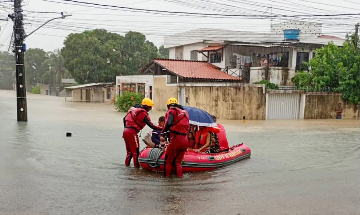 Chuvas em Pernambuco deixam 4 mortos