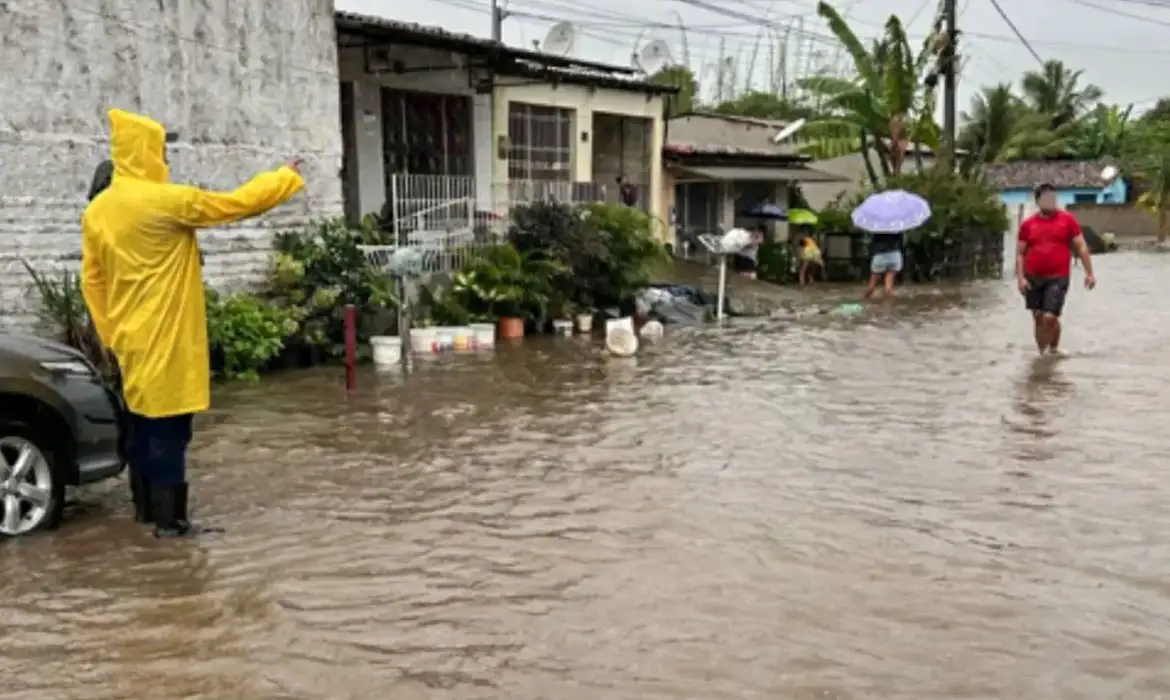 Chuvas em Pernambuco deixam 9,4 mil deslocados