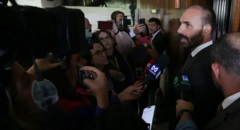 Imagem do post STF condena Eduardo Bolsonaro à prisão e inelegibilidade