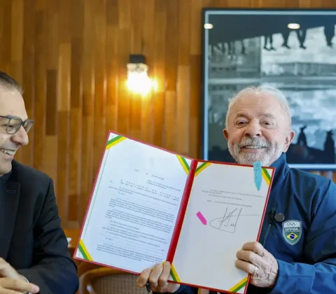 Imagem do post CNH gratuita: Lula sanciona renovação automática para motoristas