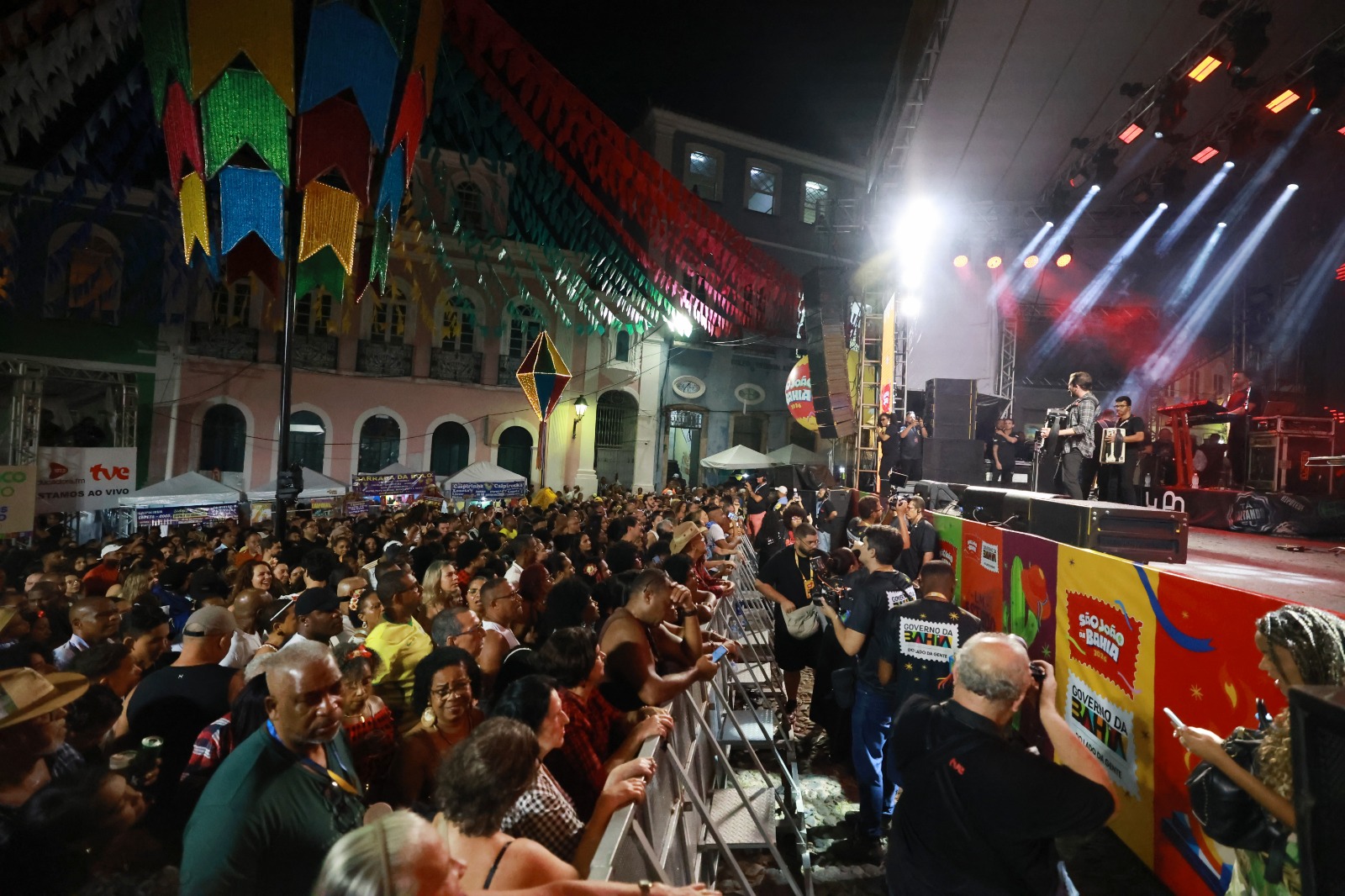 São João no Pelourinho atrai turistas e lota Centro Histórico