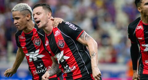 Imagem do post Vitória vira sobre o Fortaleza e fica perto do título do Nordestão