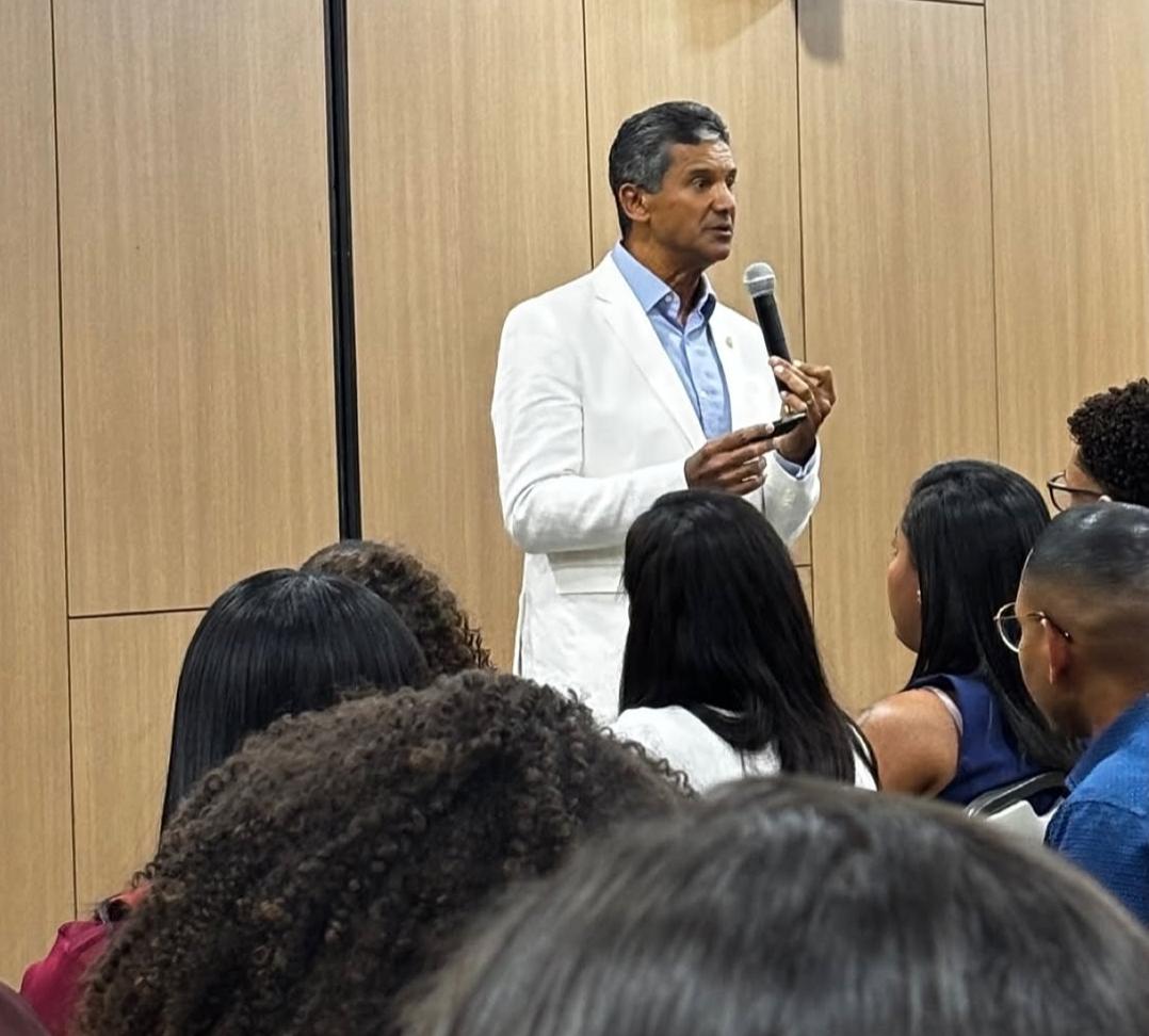Imagem do post Fake News e IA dominam debate em workshop jurídico em Salvador