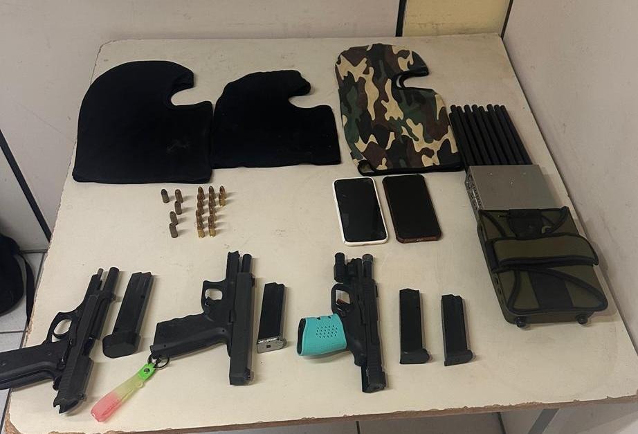 PM prende trio suspeito de homicídio em Feira de Santana