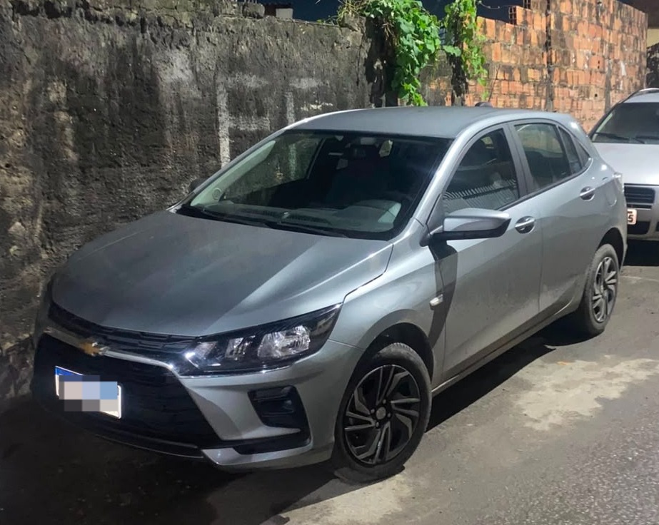 PM recupera carro roubado em menos de duas horas em Salvador