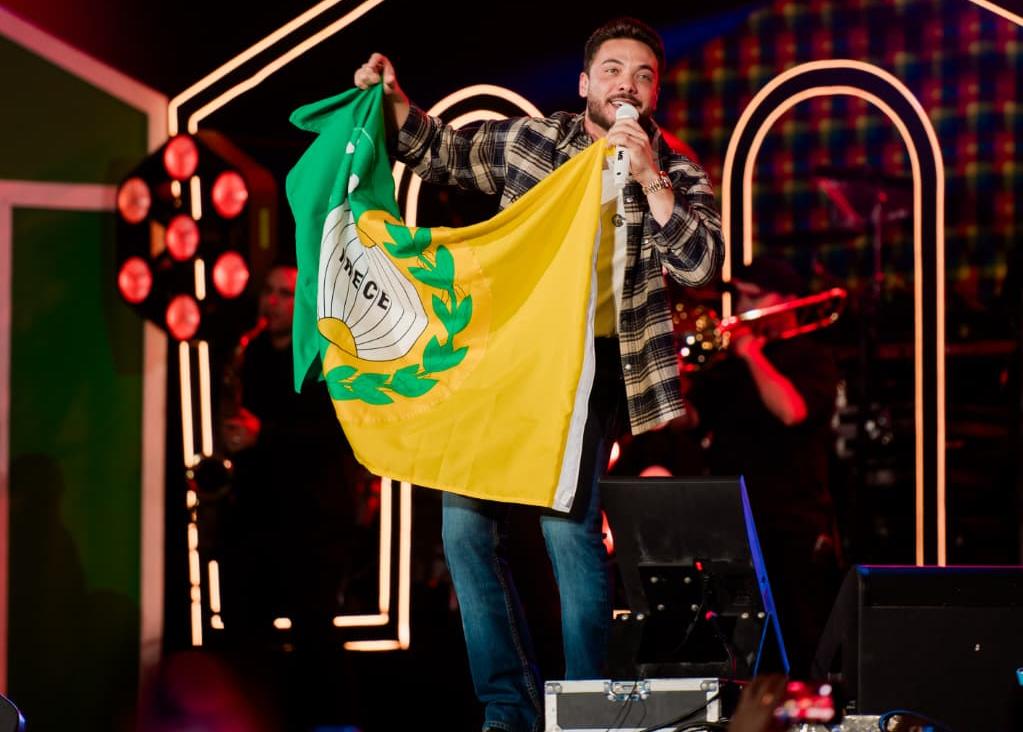 Wesley Safadão reúne multidão e faz único show no São João da Bahia