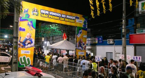 Imagem do post Pedrão de Lauro lota Praça da Matriz na primeira noite