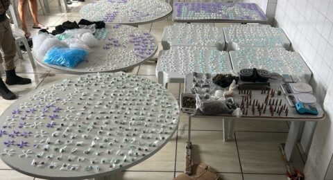 Imagem do post PM descobre refinaria do tráfico e apreende arsenal em Simões Filho