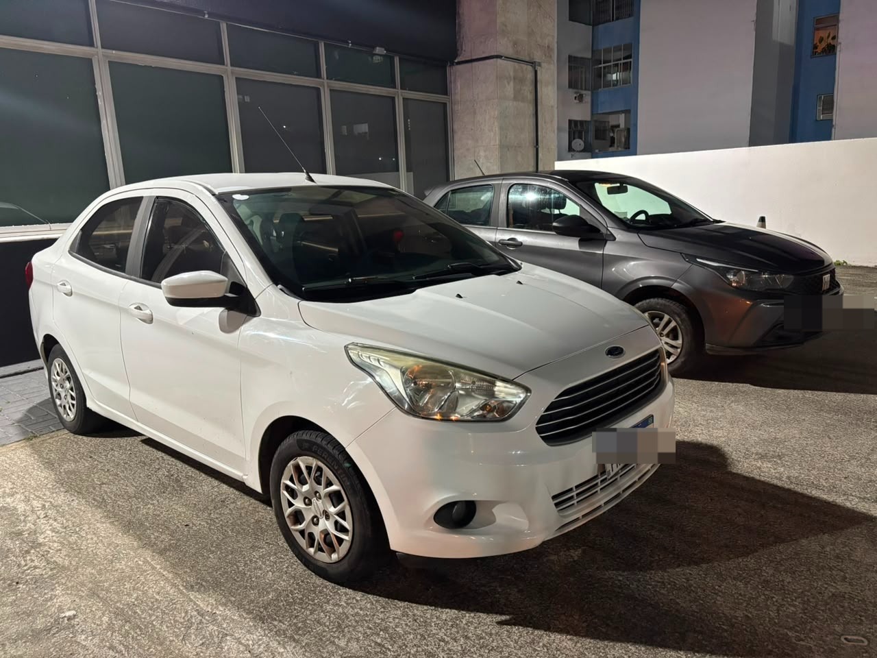 PM recupera dois carros roubados e prende suspeito em Pituaçu