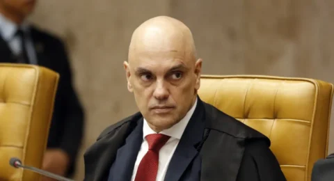 Imagem do post Moraes suspende visitas de Flávio Bolsonaro ao ex-presidente por 90 dias