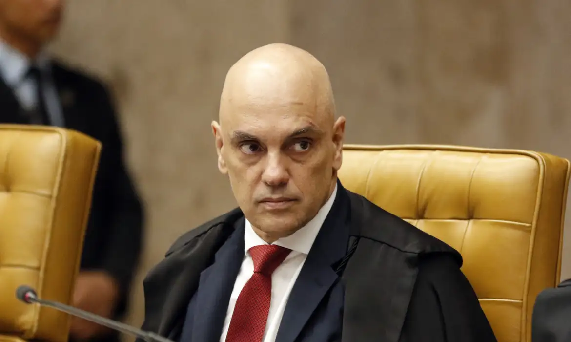 Moraes suspende visitas de Flávio Bolsonaro ao ex-presidente por 90 dias