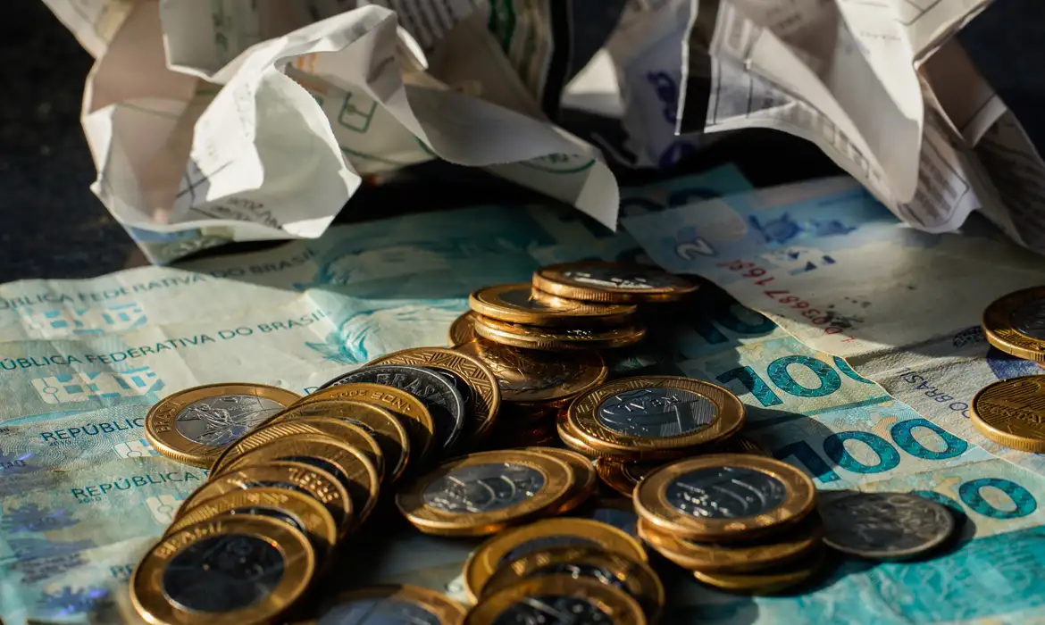 PIB do Brasil cresce 0,7% em maio e volta a acelerar