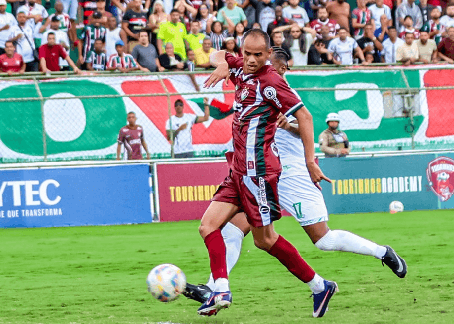 Fluminense de Feira vence clássico e garante acesso à Série A