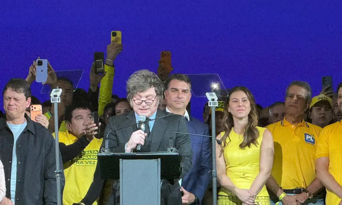 Brasil reage após falas de Milei e convoca embaixador para consultas