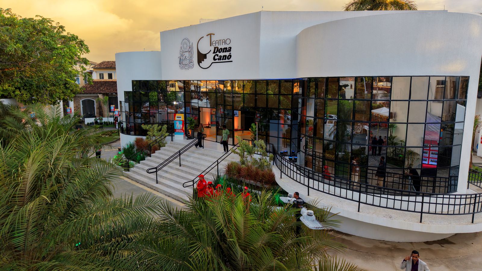 Teatro Dona Canô reabre após reforma e impulsiona cultura em Santo Amaro