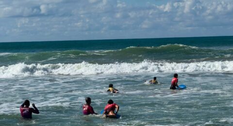 Imagem do post Projeto leva aulas de surf a estudantes em Lauro