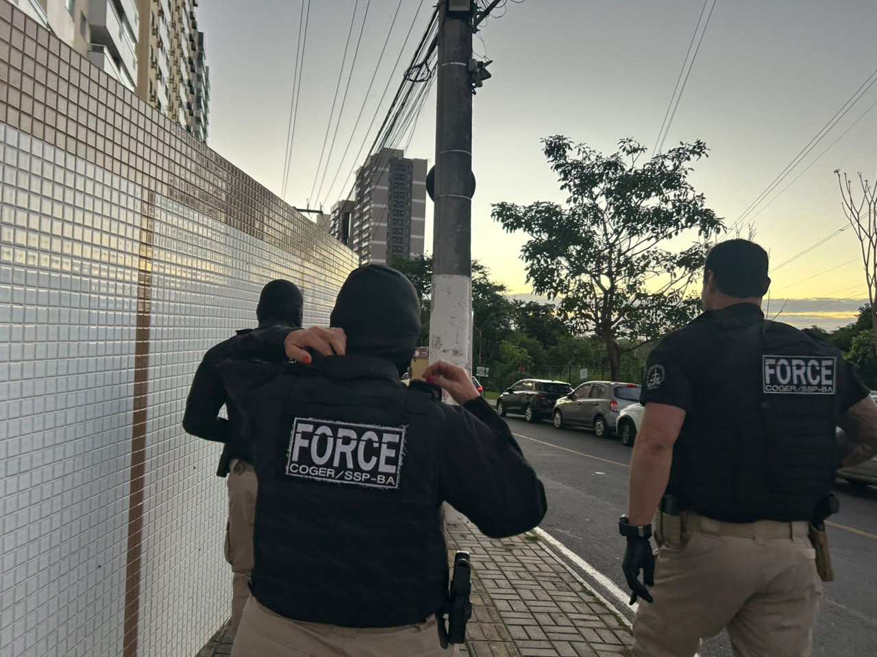 Operação Vinculum mira PMs investigados por homicídios em Salvador