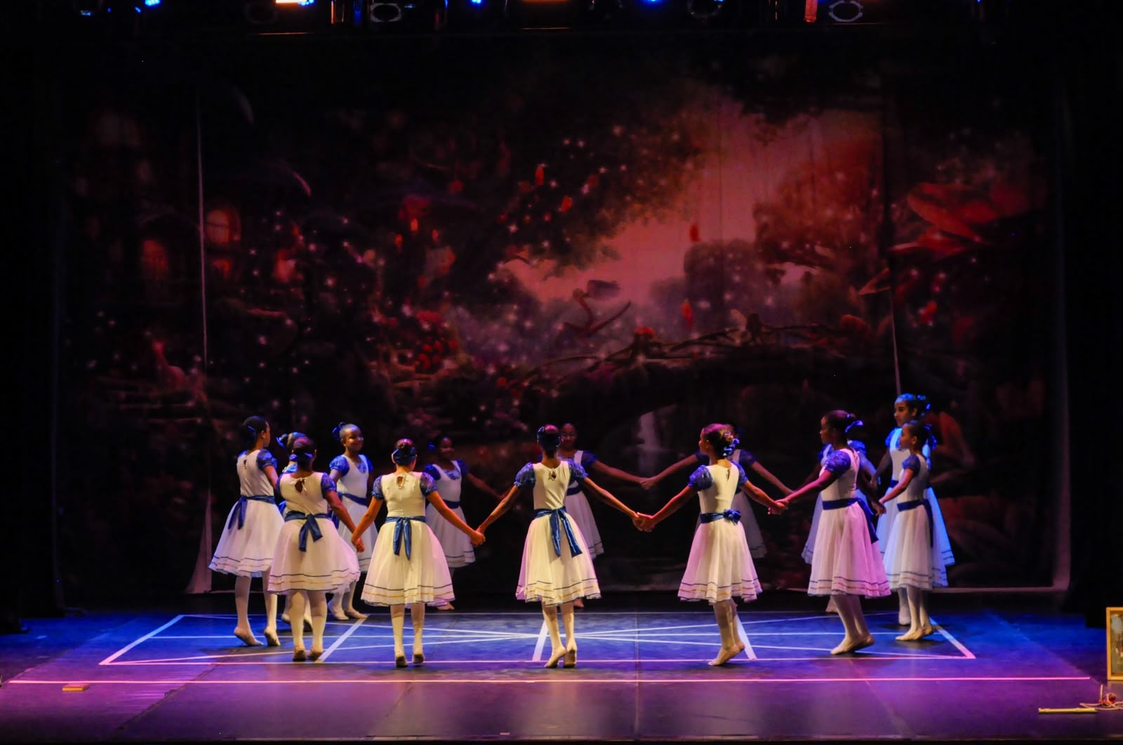Imagem do post Projeto gratuito leva aulas de ballet para crianças em Salvador