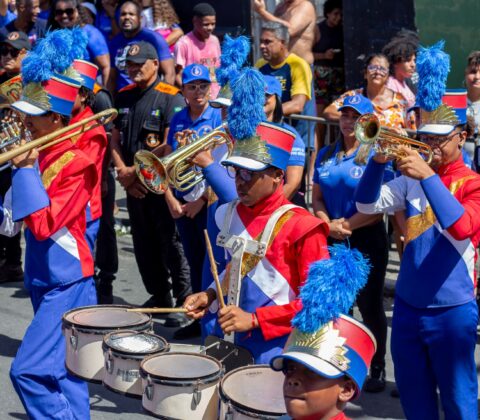 Imagem do post Desfile reúne mais de 900 alunos nos 64 anos de Lauro de Freitas