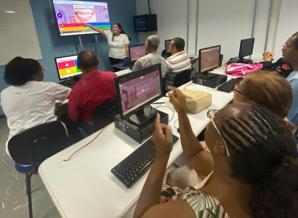 Programa gratuito abre inscrições para alfabetização de jovens e adultos