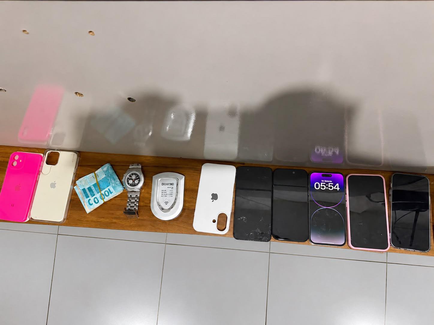 Suspeito de roubo de celulares é preso; carro de luxo é apreendido