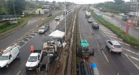 Imagem do post BR-324 tem nova interdição após pista voltar a ceder em Simões Filho