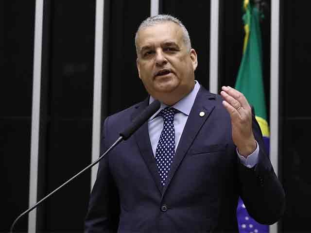 Flávio Bolsonaro anuncia Alfredo Gaspar como vice na chapa
