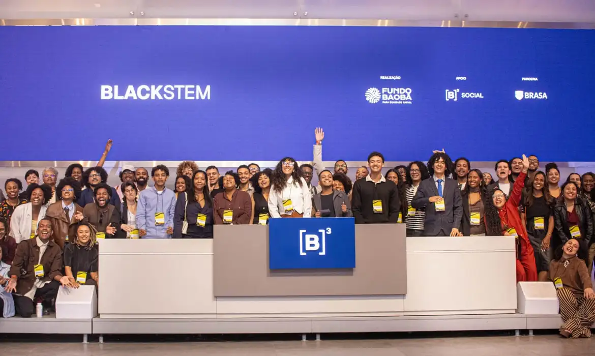 Bolsa de R$ 42 mil leva estudantes negros para universidades no exterior