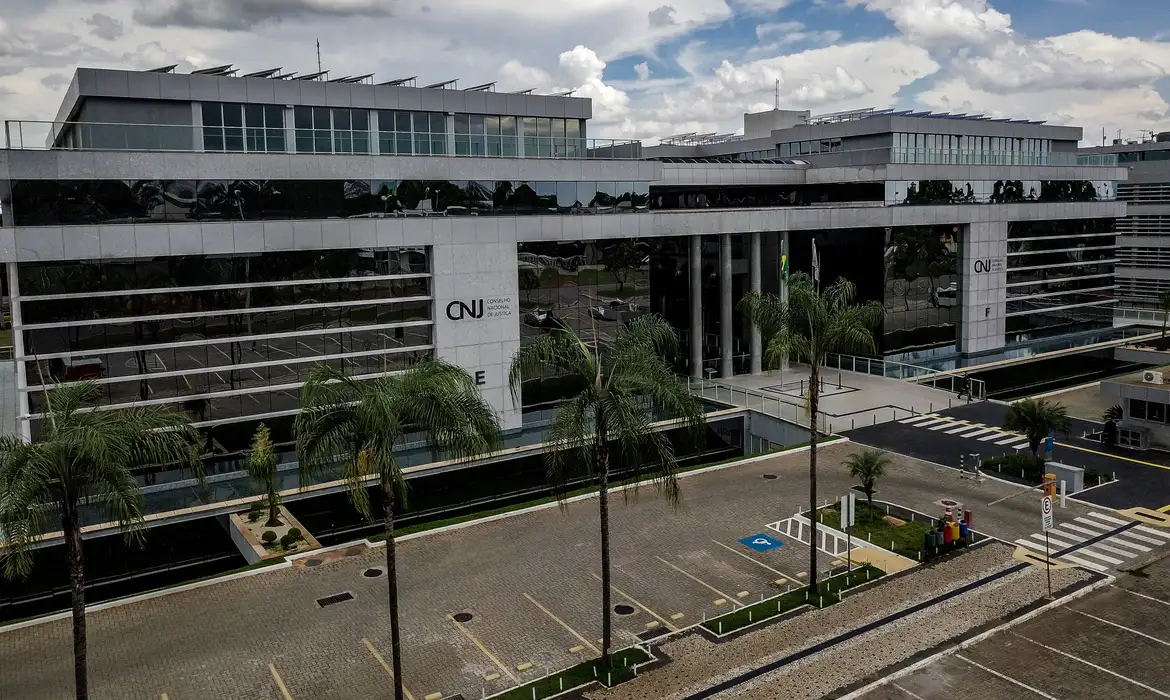 CNJ acaba com aposentadoria compulsória como punição máxima para juízes