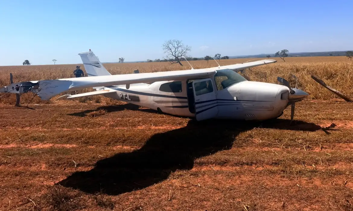 FAB intercepta avião da Bolívia e dispara para forçar pouso no MS