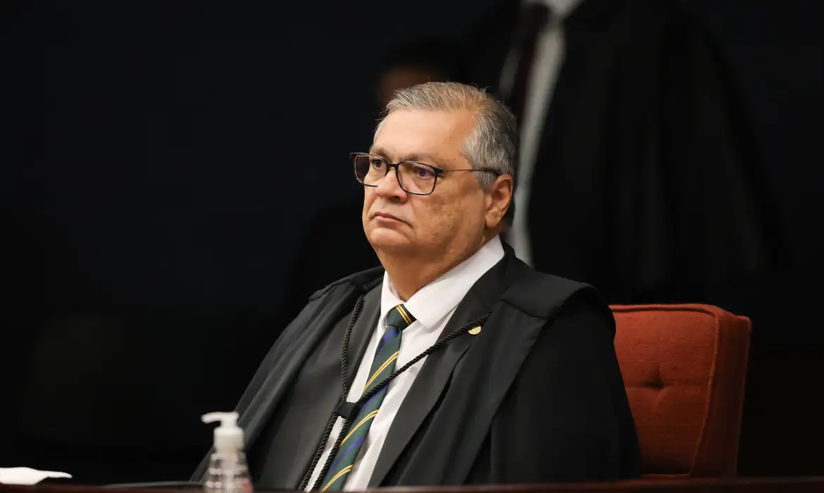 Dino autoriza PF a acessar dados de investigação sobre filme de Bolsonaro