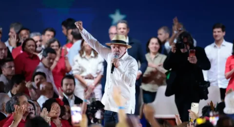 Imagem do post Lula oficializa candidatura à Presidência e repete chapa com Alckmin