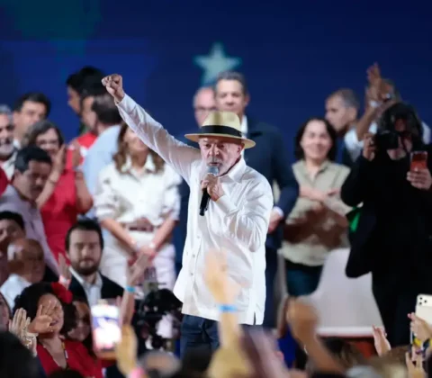 Imagem do post Lula oficializa candidatura à Presidência e repete chapa com Alckmin
