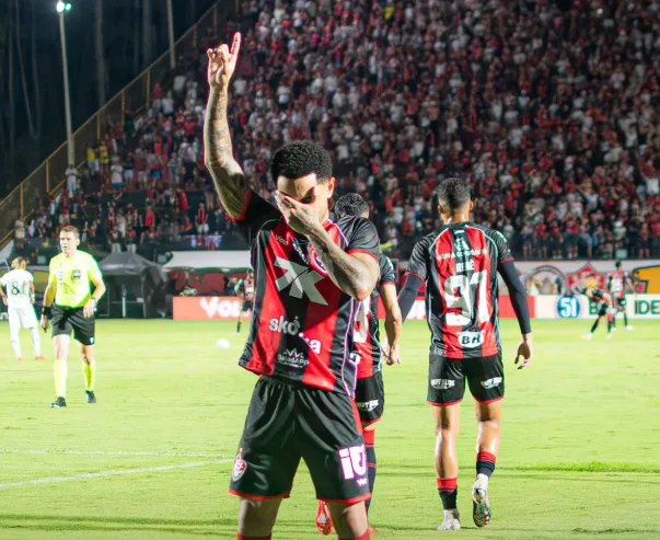 Imagem do post Vitória bate o Botafogo e respira no Brasileirão