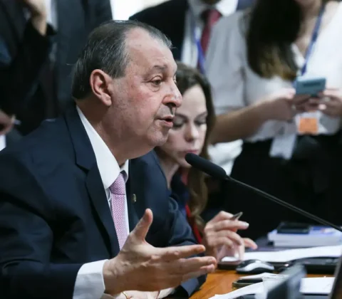 Imagem do post Fim da escala 6×1 é adiado após governo temer derrota no Senado