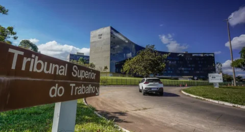 Imagem do post Assédio eleitoral no trabalho pode gerar demissão, multa e até prisão