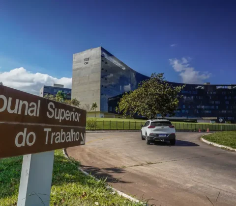 Imagem do post Assédio eleitoral no trabalho pode gerar demissão, multa e até prisão