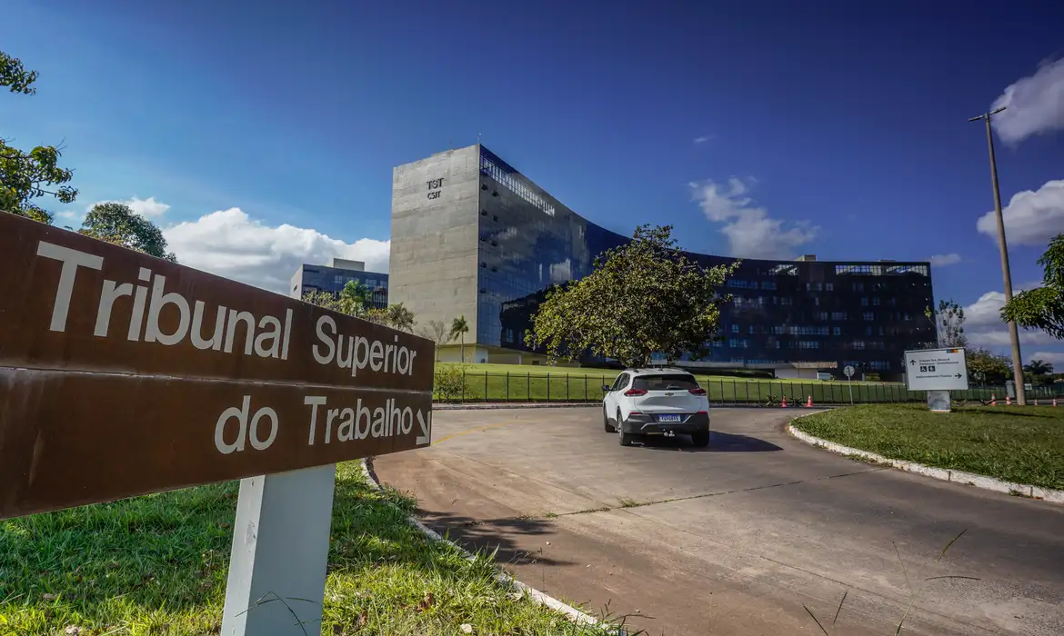 Assédio eleitoral no trabalho pode gerar demissão, multa e até prisão