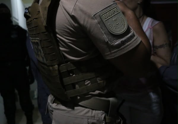 PM liberta seis reféns e prende cinco faccionados em Salvador