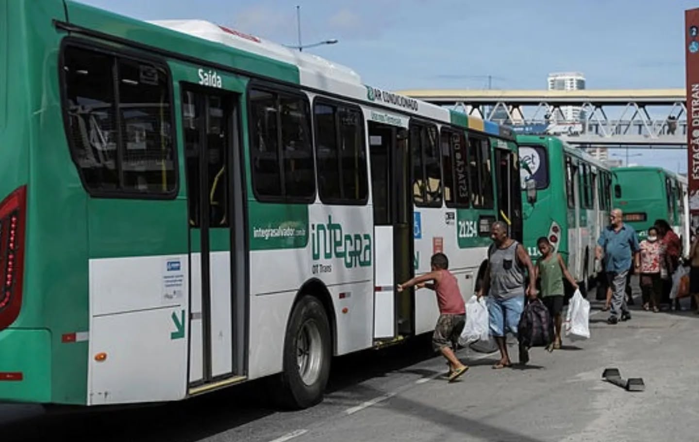 Roubos a ônibus caem 78% em Salvador e RMS durante o mês de julho