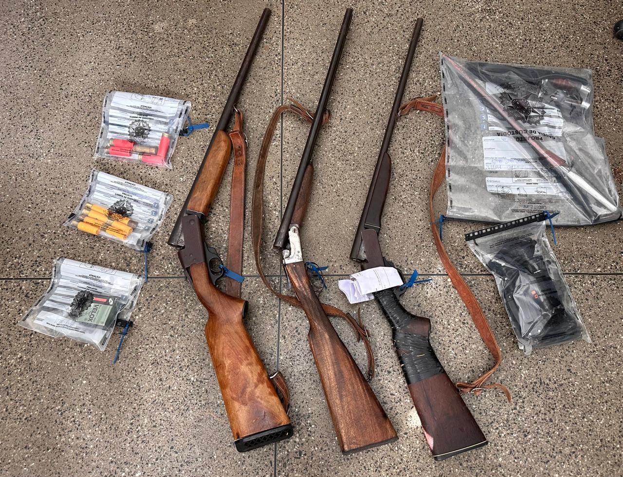 Operação Ultio prende homem com armas durante investigação de homicídio