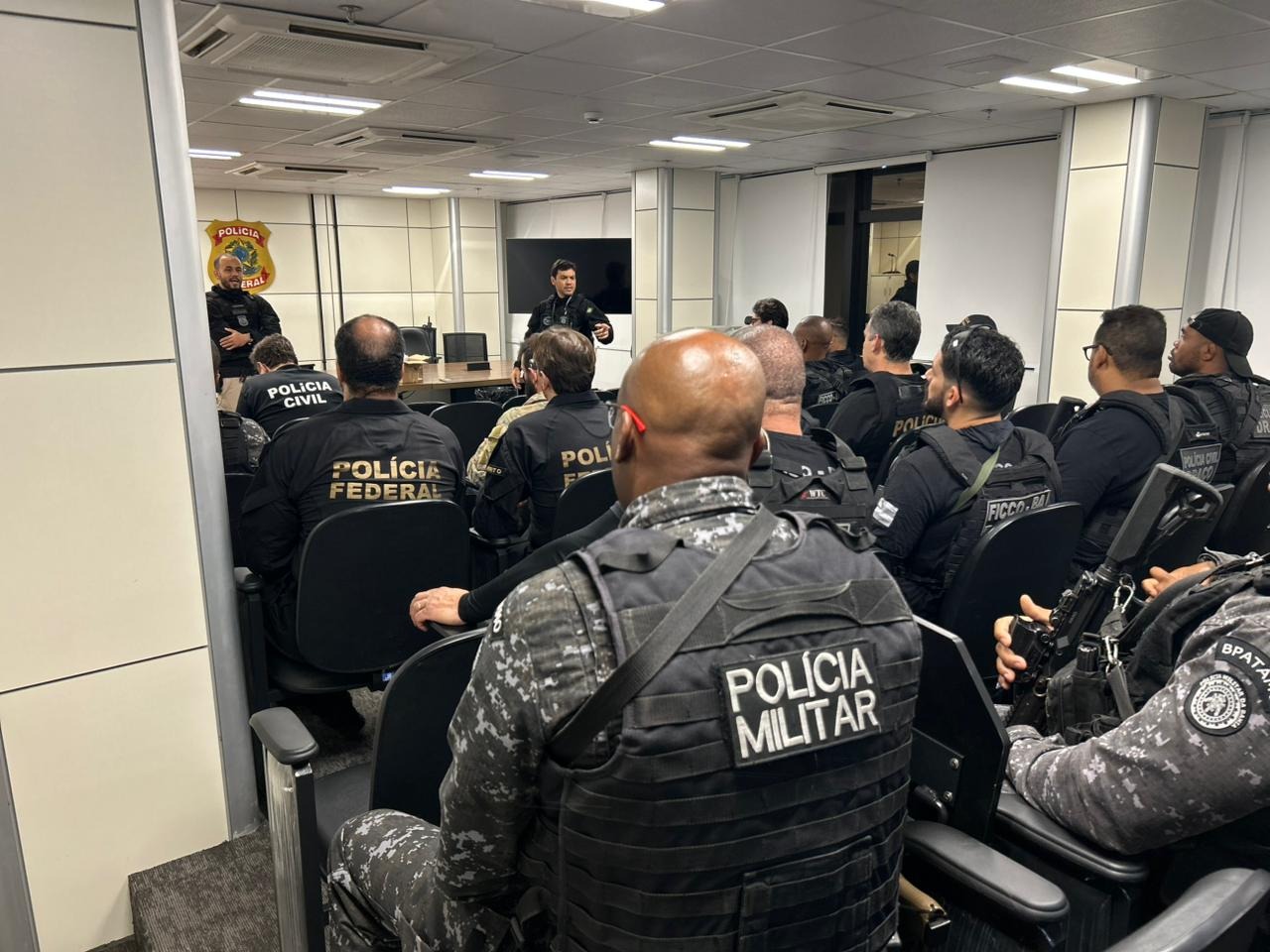 Foragido por estupro de vulnerável é preso durante escala em Brasília