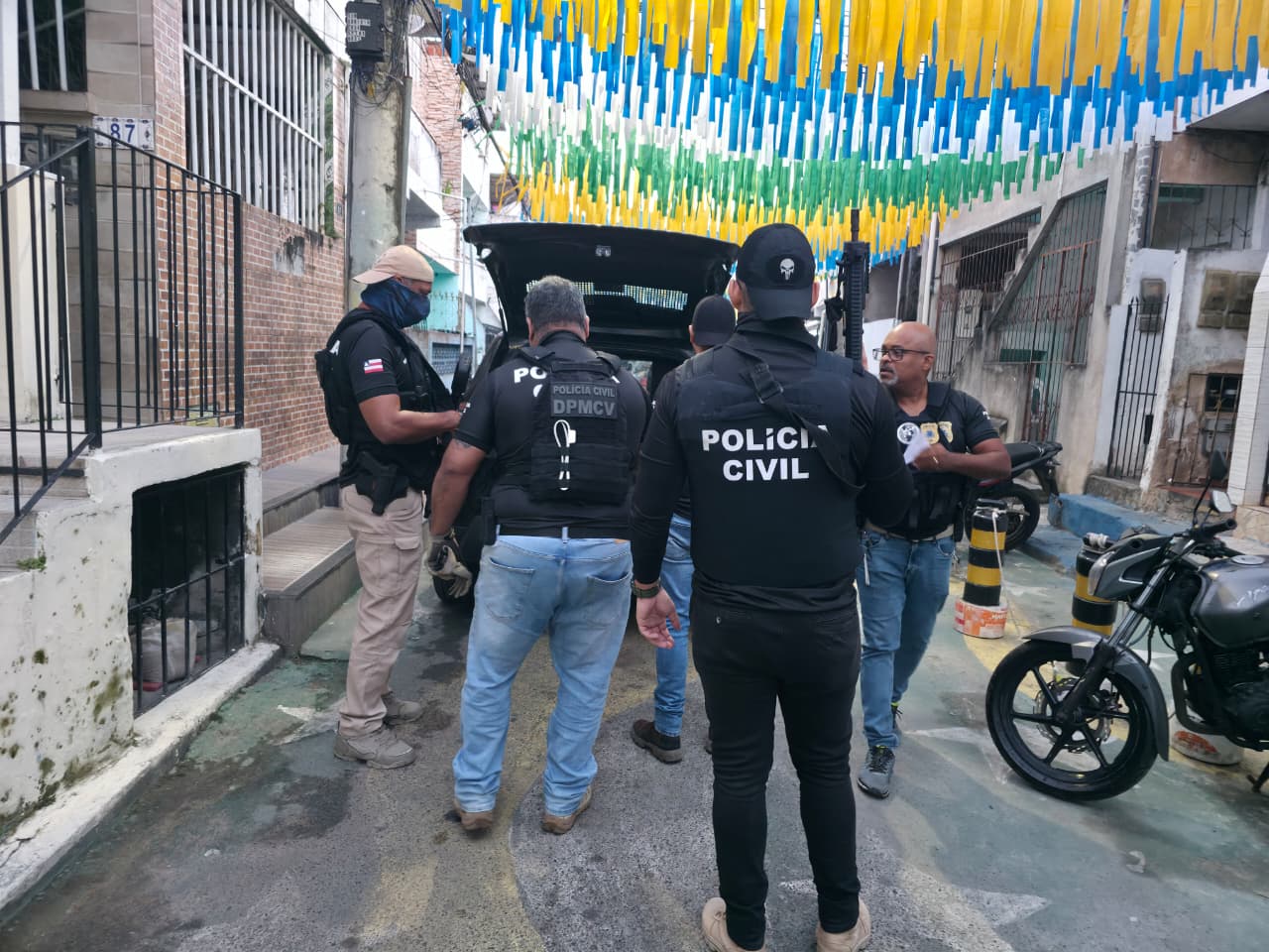 Operação Carta Premiada prende trio suspeito de golpes contra idosos