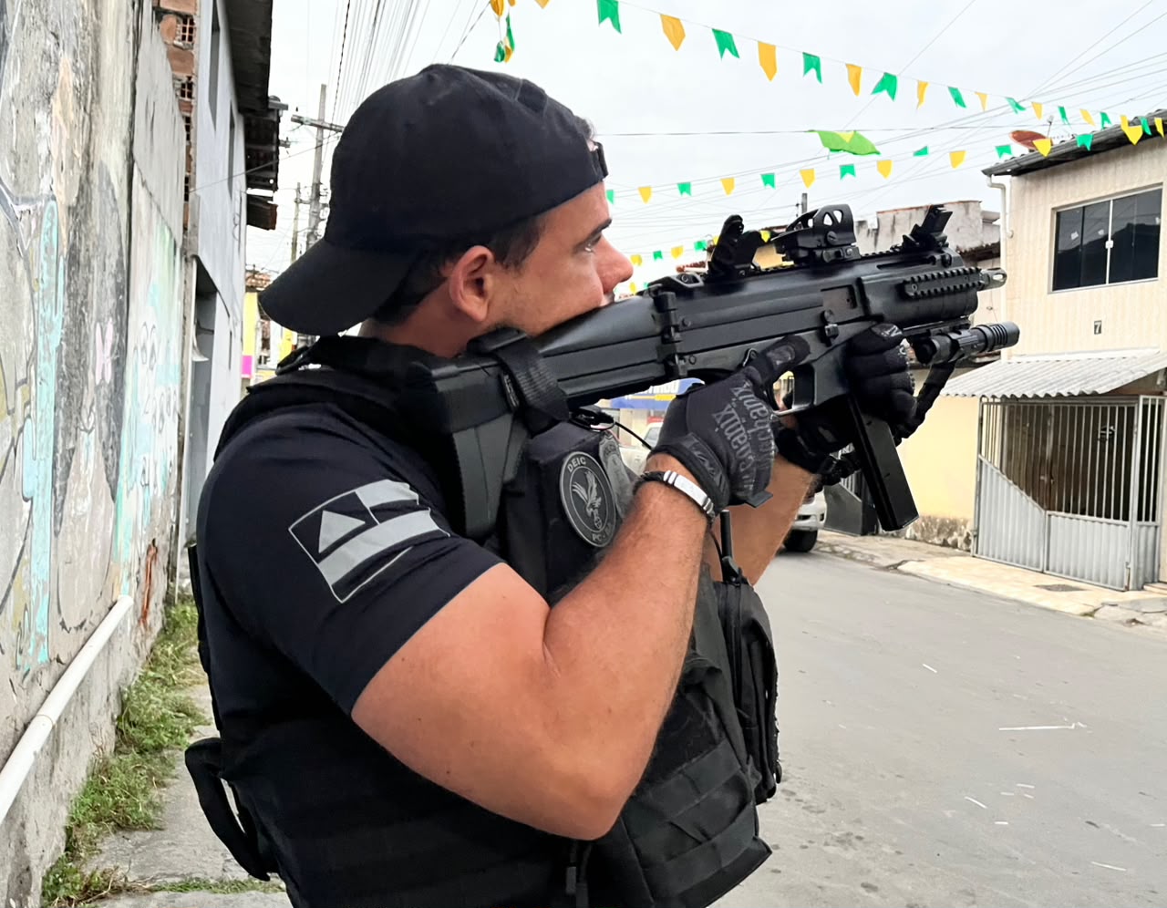 Operação Nexus mira grupo que vendia armas e drogas por delivery