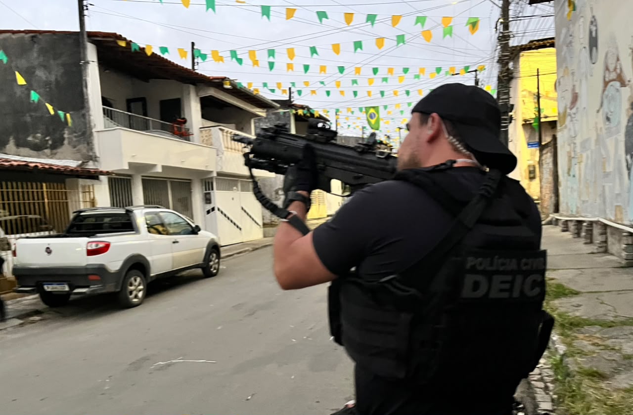 Operação Nexus prende seis por venda de armas e drogas delivery